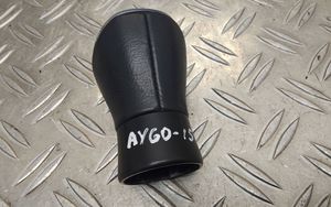 Toyota Aygo AB40 Vaihdevivun/vaihtajan verhoilu nahka/nuppi 