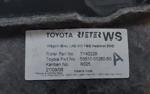 Toyota Avensis T250 Tappeto per interni 5851005280