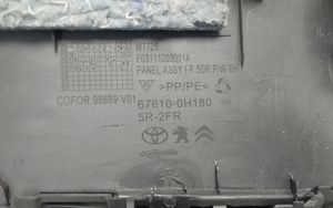 Toyota Aygo AB40 Boczki / Poszycie drzwi przednich 676100H180