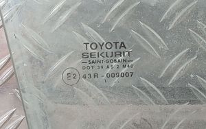 Toyota Corolla E120 E130 Szyba drzwi przednich 43R009007