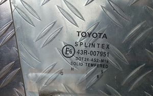 Toyota Corolla E120 E130 Szyba drzwi przednich 43R007951