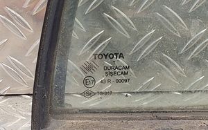 Toyota Corolla E120 E130 Маленькое стекло "A" задних дверей 43R00097