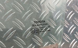 Toyota Yaris Vitre de fenêtre porte avant (4 portes) 43R001583