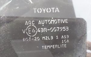 Toyota RAV 4 (XA40) Szyba drzwi tylnych 43R007953