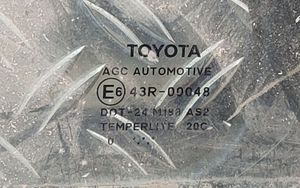 Toyota Avensis T270 Mažasis "A" galinių durų stiklas 43R00048