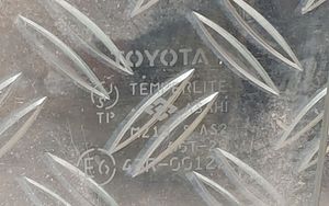 Toyota Corolla E120 E130 Szyba drzwi tylnych 43R00122