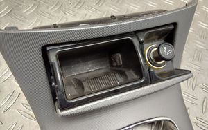 Toyota Avensis T250 Consola de plástico de la palanca de cambios 8528