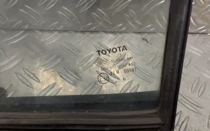 Toyota Yaris Маленькое стекло "A" передних дверей (четырехдверного автомобиля) 
