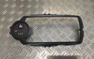 Toyota Yaris Radion/GPS-laitteen pääyksikön kehys 864510D030