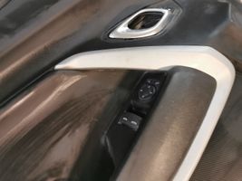 Chevrolet Camaro Boczki / Poszycie drzwi przednich 