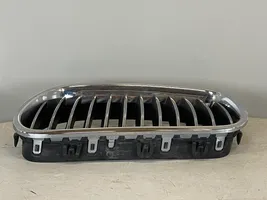 BMW 5 F10 F11 Maskownica / Grill / Atrapa górna chłodnicy 51137200727