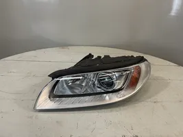 Volvo V70 Lampa przednia 31420013