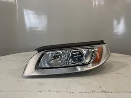 Volvo V70 Lampa przednia 31420013