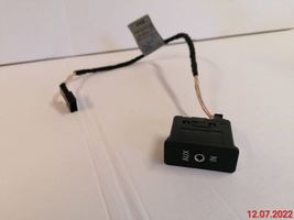 BMW 3 E90 E91 Connettore plug in AUX 6930561