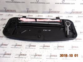 BMW 5 E60 E61 Cassetta degli attrezzi 6761420