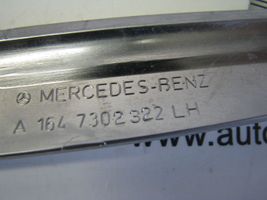 Mercedes-Benz GL X164 Baguette moulure de porte arrière A1647302322