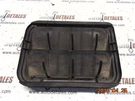 Nissan Primera Évent de pression de quart de panneau 7700838358