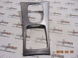 Mercedes-Benz C AMG W203 Rivestimento in plastica cornice della leva del cambio A2036809239