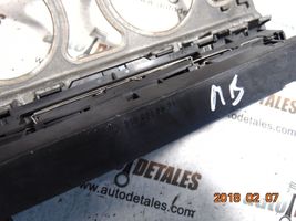 Mercedes-Benz E W210 Rivestimento del pannello A2108210071