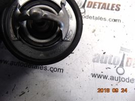 Toyota Avensis T270 Boîtier de thermostat / thermostat 