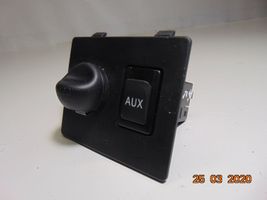 Toyota Avensis T270 AUX jungtis 5891505020