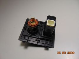 Toyota Avensis T270 Connettore plug in AUX 5891505020