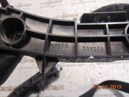 Toyota Avensis T270 Uchwyt / Mocowanie zderzaka tylnego 52576-05060