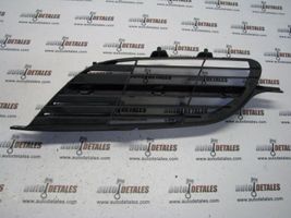 Nissan Almera Tino Maskownica / Grill / Atrapa górna chłodnicy 9381M020