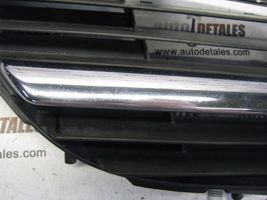 Nissan Almera Tino Maskownica / Grill / Atrapa górna chłodnicy 9381M020