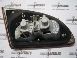 Toyota Avensis T220 Luci posteriori del portellone del bagagliaio 89022025