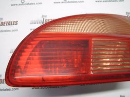 Toyota Avensis T220 Luci posteriori del portellone del bagagliaio 89022025