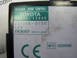 Toyota Corolla Verso AR10 Unité de commande / module de verrouillage centralisé porte 8974113040