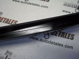 Mercedes-Benz ML W164 Rail de pare-brise de porte arrière A1647300619