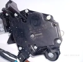 Nissan Qashqai+2 Moteur d'essuie-glace arrière 0390201820