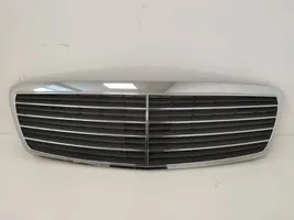 Mercedes-Benz E W211 Maskownica / Grill / Atrapa górna chłodnicy A2118800283