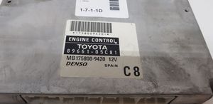 Toyota Avensis T250 Variklio valdymo blokas 8966105C81