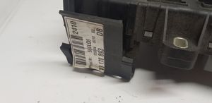 Opel Vectra C Module de fusibles 13170893