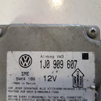 Volkswagen PASSAT B5 Oro pagalvių valdymo blokas 1J0909607