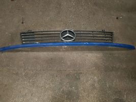 Mercedes-Benz Vito Viano W638 Grille calandre supérieure de pare-chocs avant 