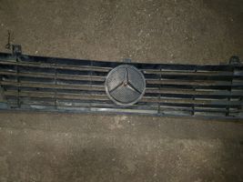 Mercedes-Benz Vito Viano W638 Grotelės viršutinės 
