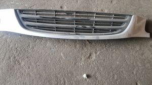 Toyota Avensis T220 Grille calandre supérieure de pare-chocs avant 5311405020