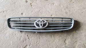 Toyota Avensis T220 Grille calandre supérieure de pare-chocs avant 