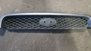 Hyundai Galloper Grille calandre supérieure de pare-chocs avant 