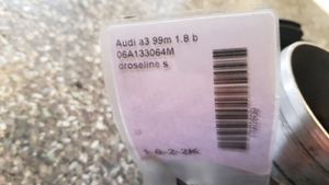 Audi A4 S4 B5 8D Zawór przepustnicy 06A133064M