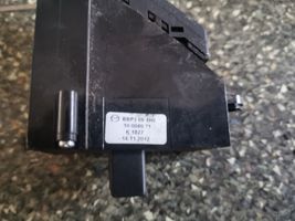 Mazda 3 II Interrupteur feux de détresse BBP3664H0