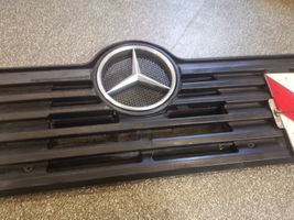 Mercedes-Benz 100 W631 Priekšējais režģis A9408880023