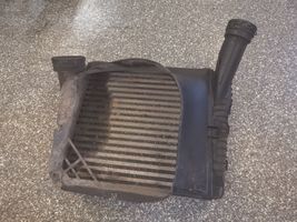 Volkswagen Touareg I Chłodnica powietrza doładowującego / Intercooler 