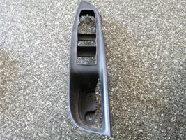 Chevrolet Volt II Ramka przycisków otwierania szyby drzwi przednich 