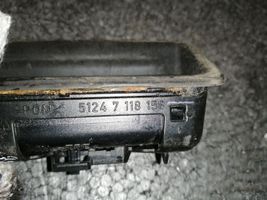 BMW 3 E90 E91 Przełącznik / Przycisk otwierania klapy bagażnika 7118158