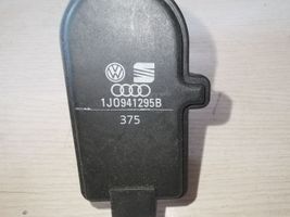 Volkswagen Golf IV Headlight level adjustment motor 1J0941295B